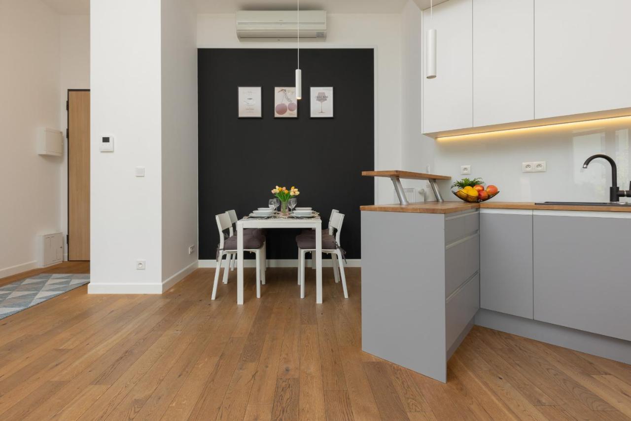 Beautfiul For Families With Ac By Renters Apartmán Varšava